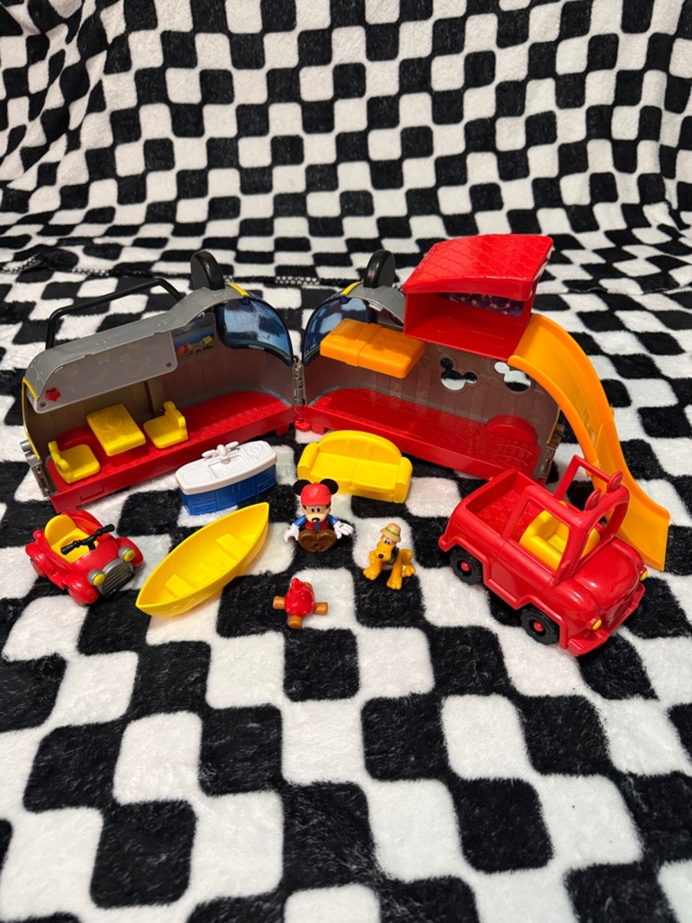 Disney Mickey & Pluto Camping Playset